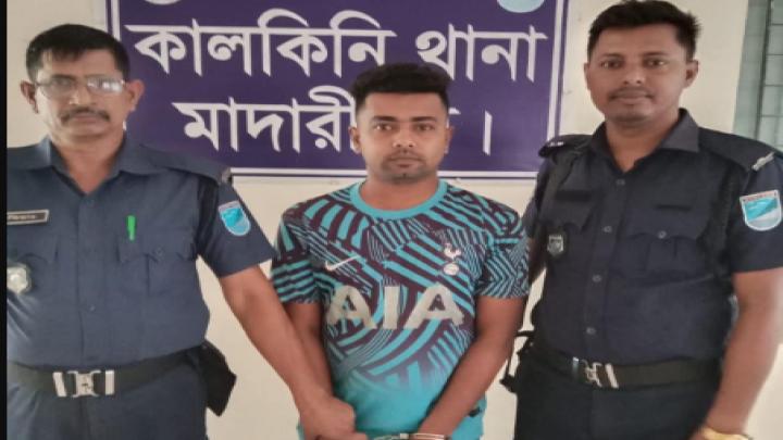 কালকিনিতে  ছাত্রলীগ নেতা গ্রেফতার কালকিনিতে  ছাত্রলীগ নেতা গ্রেফতার